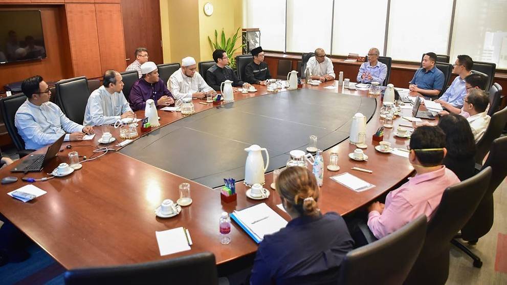 local-asatizah-and-medical-professionals-form-the-18-member-working-committee.jpg