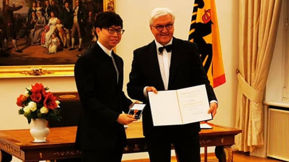singapore-conductor-wong-kah-chun-awarded-germany-s-highest-tribute.jpg