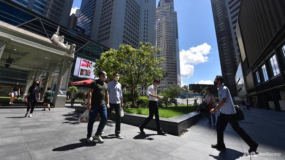 file-photo--office-workers-at-raffles-place.jpg