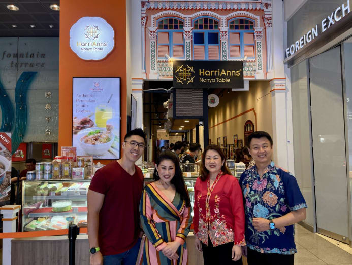 cafe_entrance_and_takeaway_counter_with_alan_tan_wife_sharon_goh.jpg